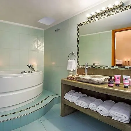Centro House In The Heart Of Fira Town 5 Guests
